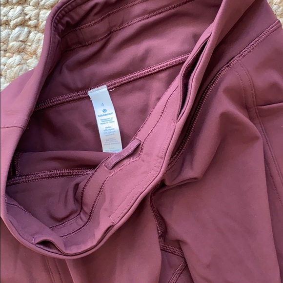 Lululemon sharp turns crop 17” redwood 4 - Picture 4 of 9